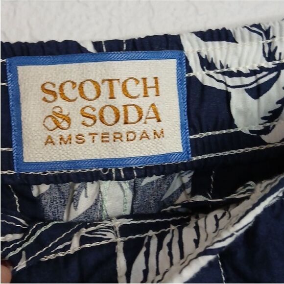 Scotch & Soda NWT Mens Relaxed Straight Print Poplin
Bermuda Shorts Navy M - Picture 7 of 8